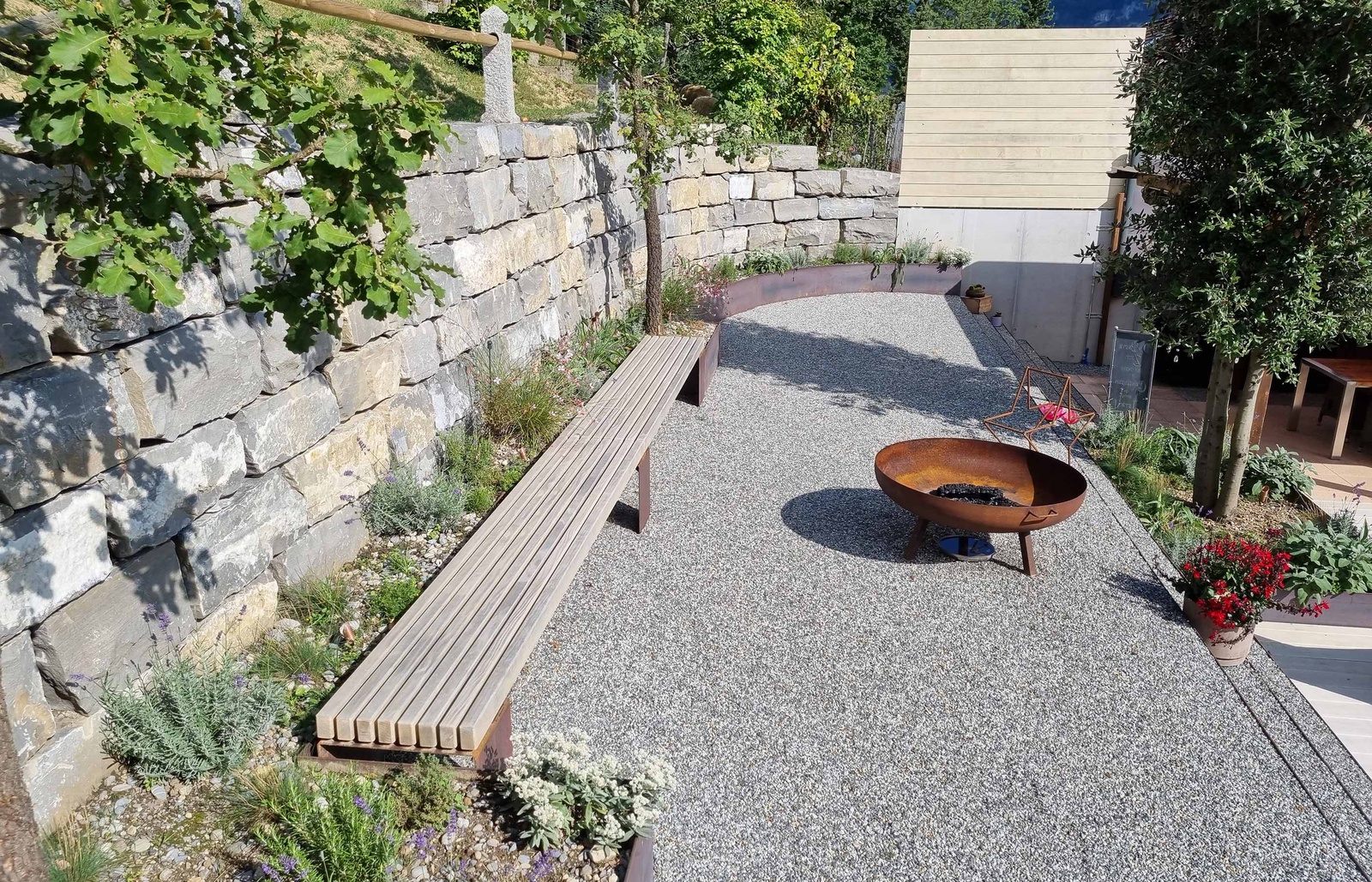 Neugestaltung Garten an Hanglage