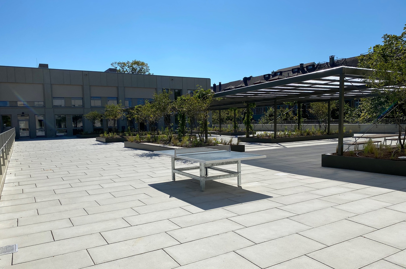 Neugestaltung Dachterrasse Schulanlage Spitalacker