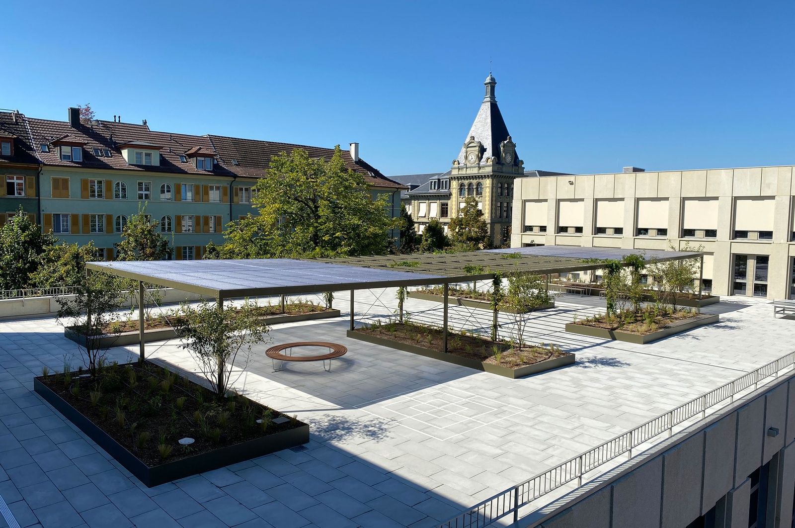 Neugestaltung Dachterrasse Schulanlage Spitalacker