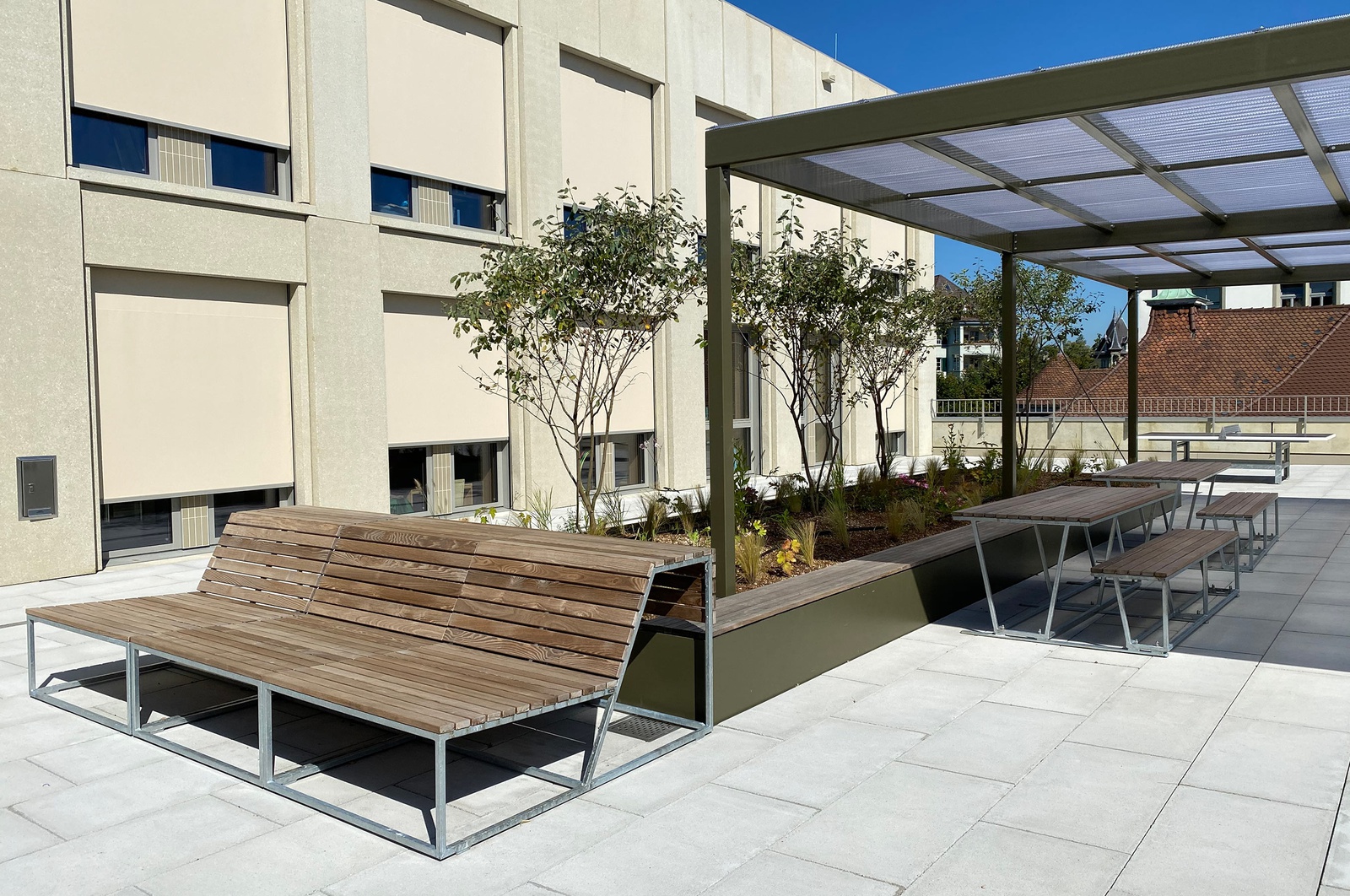 Neugestaltung Dachterrasse Schulanlage Spitalacker