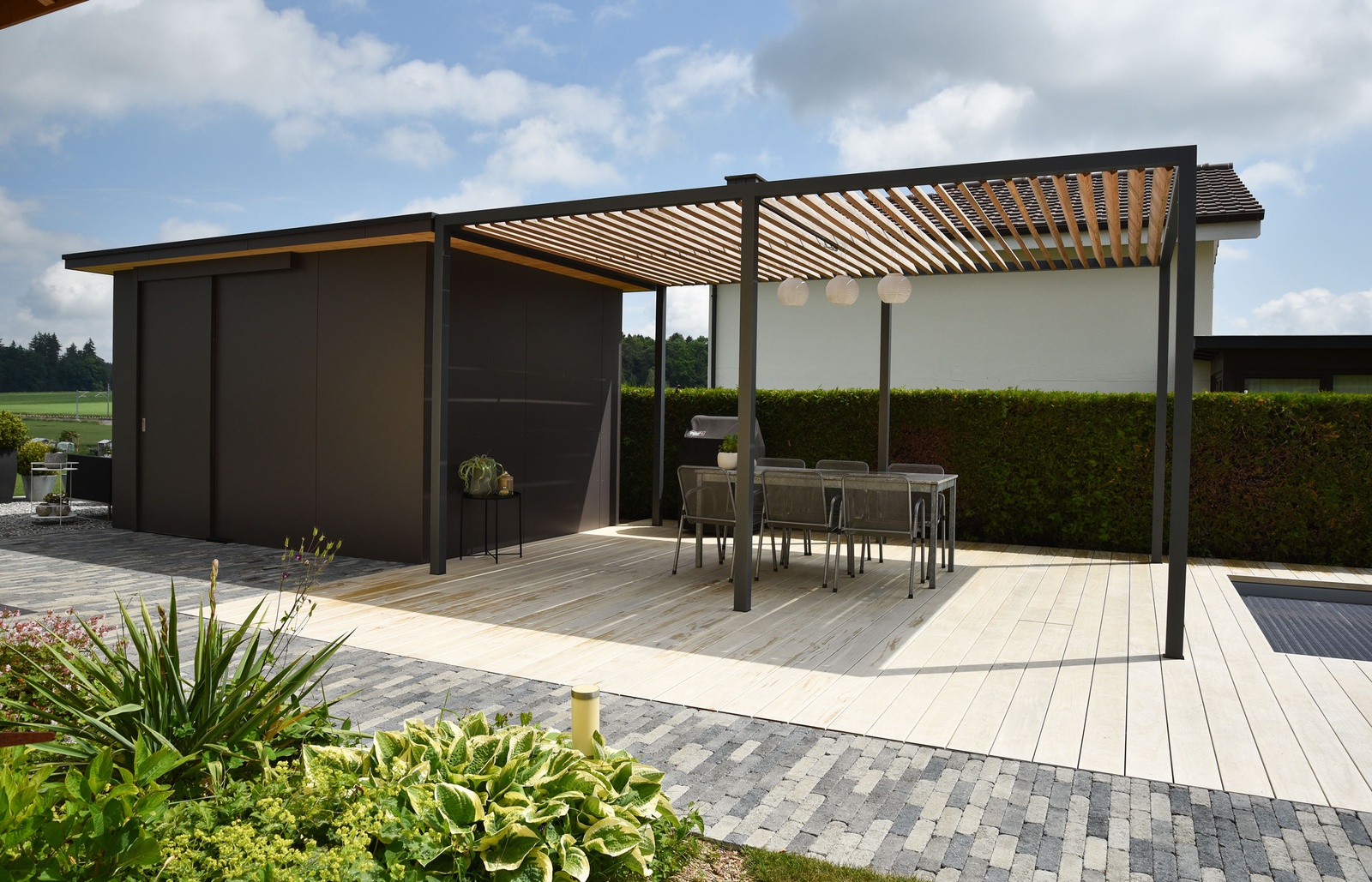 Planung und Realiserung Garten mit Pool und Pergola